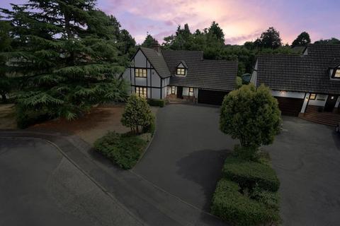 7 Sycamore Close, Fetcham, Leatherhead, KT22 9EX