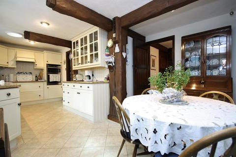 7 Sycamore Close, Fetcham, Leatherhead, KT22 9EX