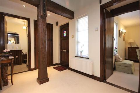 7 Sycamore Close, Fetcham, Leatherhead, KT22 9EX