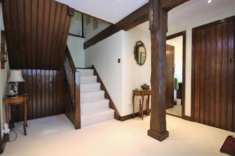 7 Sycamore Close, Fetcham, Leatherhead, KT22 9EX