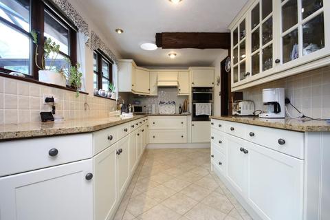 7 Sycamore Close, Fetcham, Leatherhead, KT22 9EX