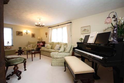 7 Sycamore Close, Fetcham, Leatherhead, KT22 9EX