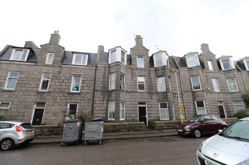 Merkland Road East, Top Right, 2 Bed Flat - £625 Pcm (£144 Pw)