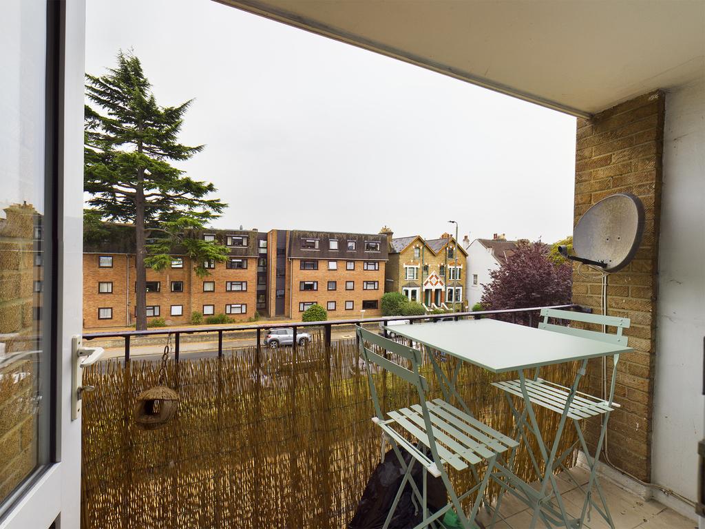 Lankton Close, Beckenham, BR3 1 bed flat £1,250 pcm (£288 pw)