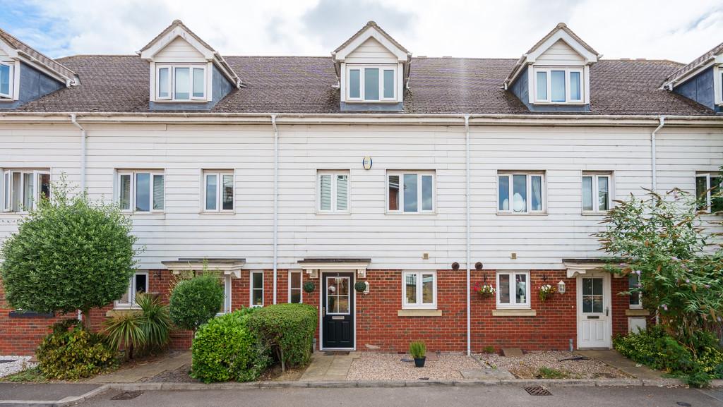 Ingram Close, Larkfield, Aylesford, ME20 5 bed terraced house £375,000