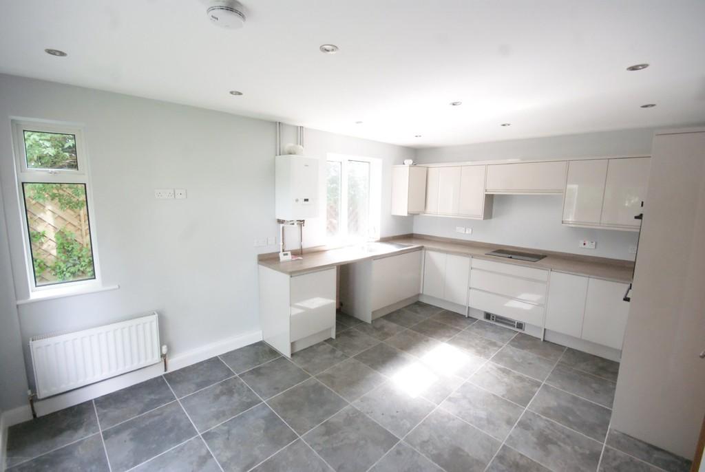 Yarborough Crescent, Lincoln 4 bed detached house £1,275 pcm (£294 pw)