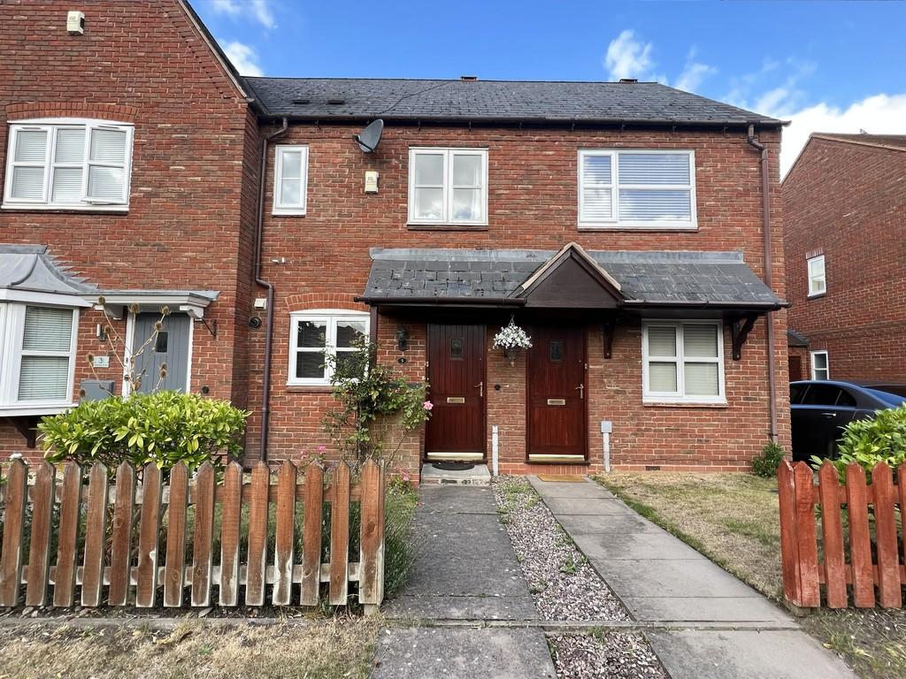 Spindle Lane, Dickens Heath 2 bed terraced house £250,000