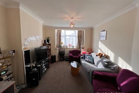 7 The Warren, Hounslow, TW5 0JW