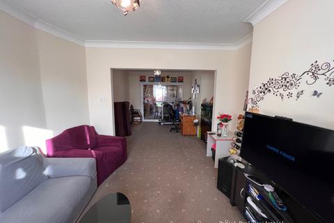 7 The Warren, Hounslow, TW5 0JW