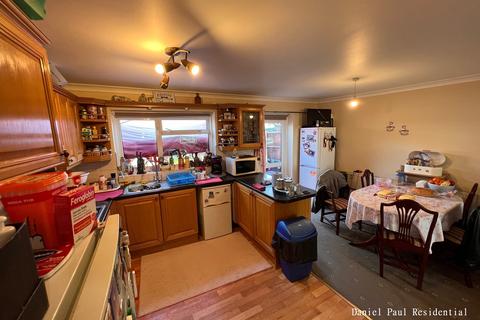 7 The Warren, Hounslow, TW5 0JW
