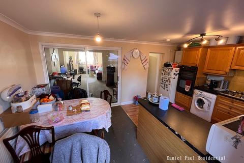 7 The Warren, Hounslow, TW5 0JW