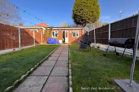 7 The Warren, Hounslow, TW5 0JW