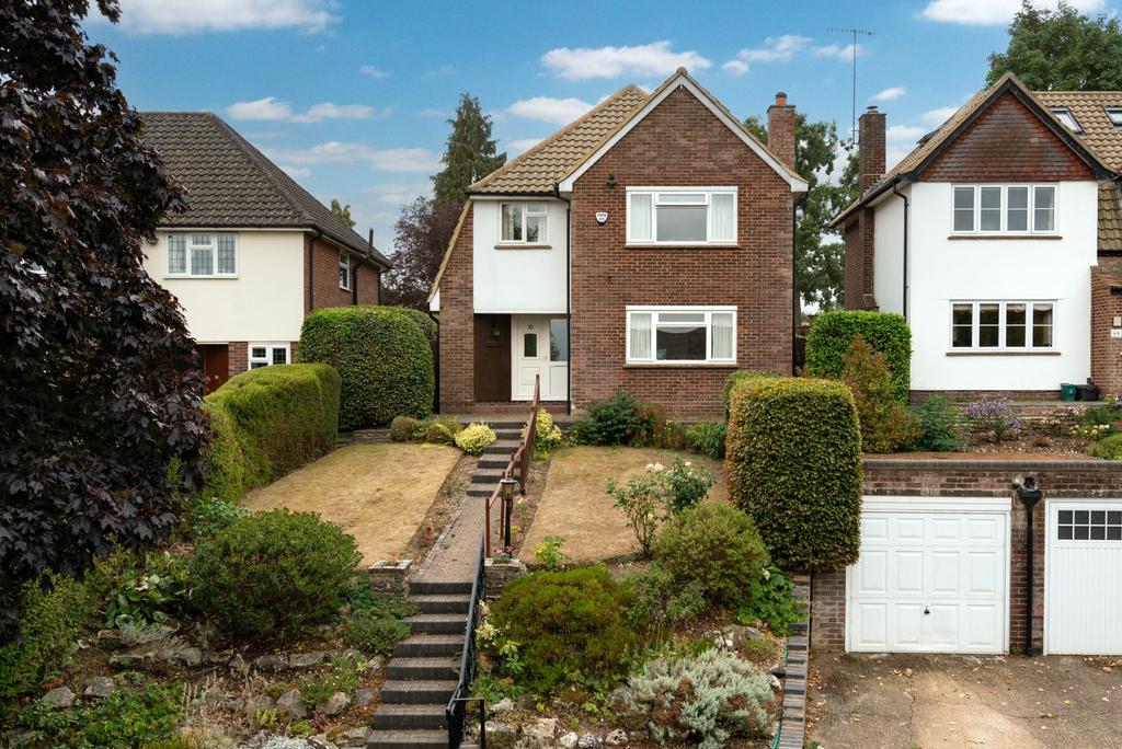 Upper Hall Park, Berkhamsted HP4 4 bed detached house £925,000