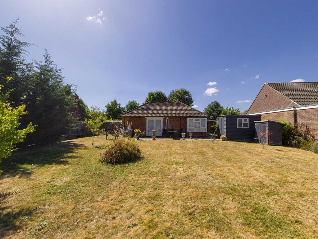 New Road, Weston Turville 2 bed bungalow £625,000