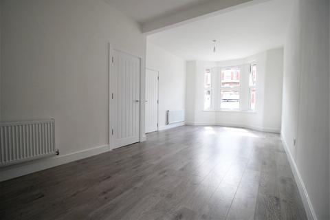 3 bedroom terraced house to rent, Fanshawe Avenue, Barking IG11