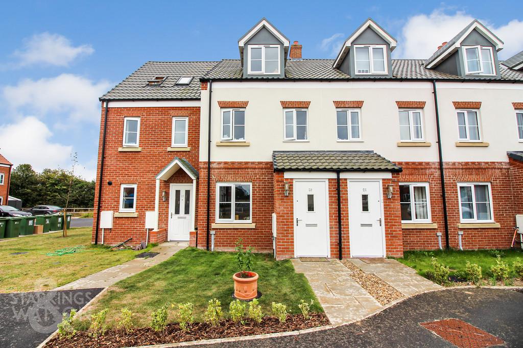 Duncan Way, North Walsham 3 bed townhouse £250,000