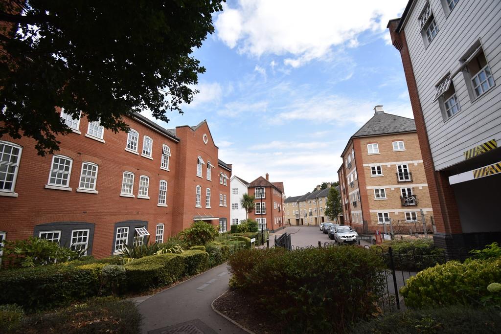 Albany Gardens, Colchester 2 bed apartment £1,050 pcm (£242 pw)