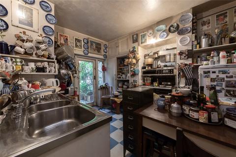 6 Canonbury Square, London, N1 2AU