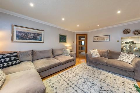 8 Almond Gardens, Perth, PH1 1TB