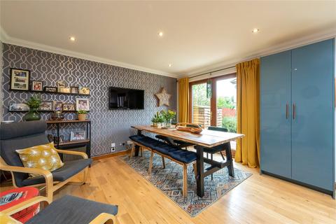 8 Almond Gardens, Perth, PH1 1TB