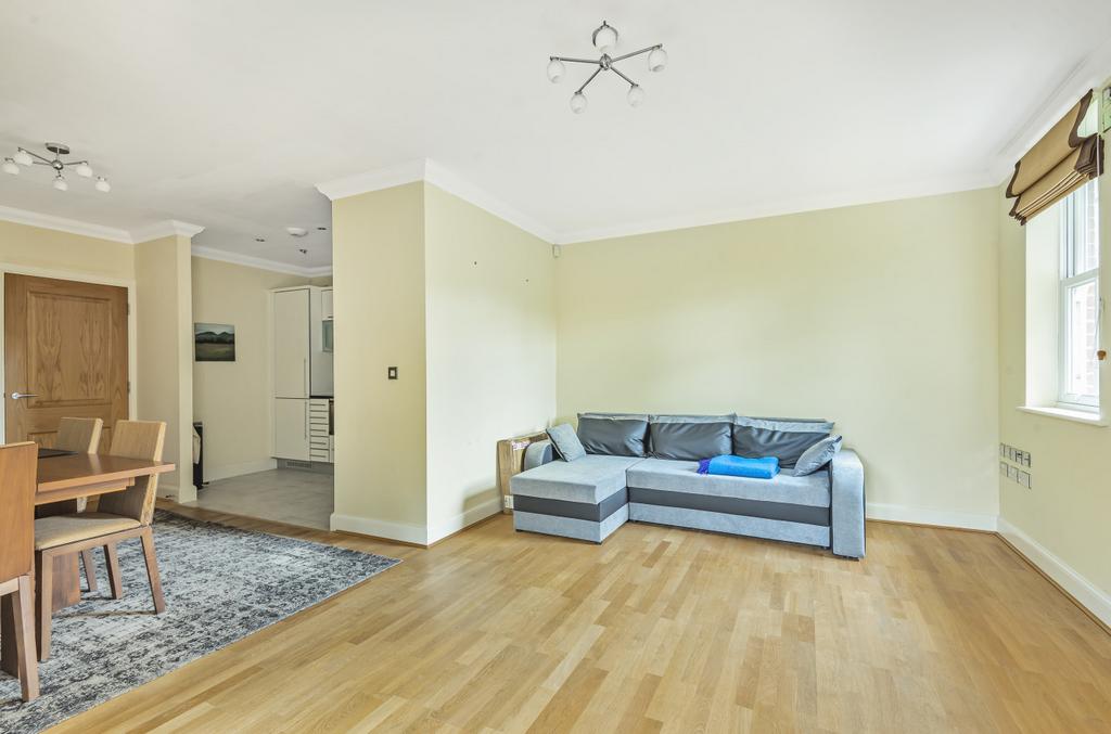 Trinity Close, Tunbridge Wells 2 bed flat for sale £375,000