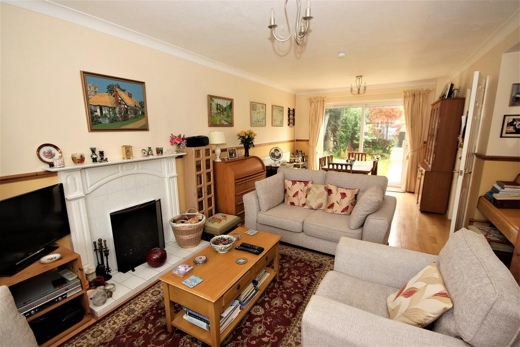 Warnham Gardens, Cooden, Bexhill on Sea, TN39 4 bed detached house for