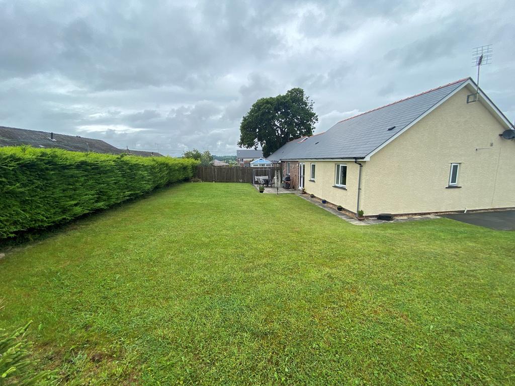 Cwmann, Lampeter, SA48 3 bed detached bungalow for sale £275,000