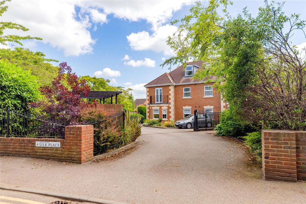 Silk Place, Wiltshire Road, Wokingham, Berkshire, RG40 2 bed apartment
