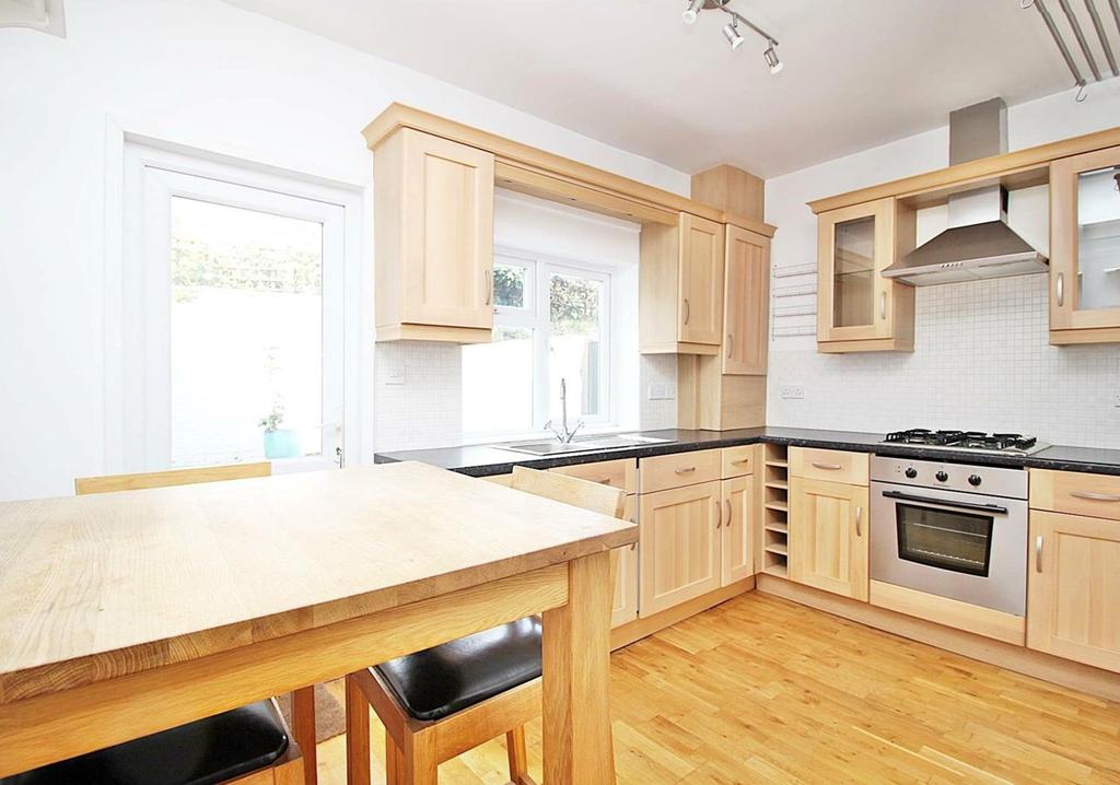 High Street, Redbourn, St Albans, AL3 2 bed cottage £1,250 pcm (£288 pw)