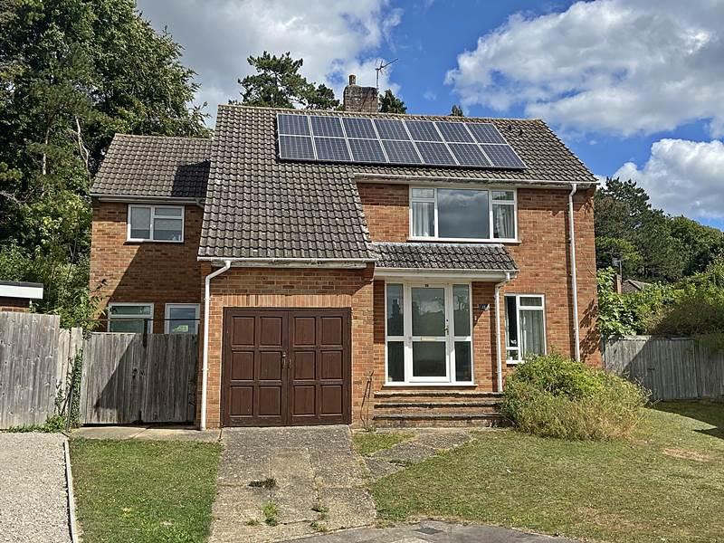 BOURNE END 4 bed detached house £825,000