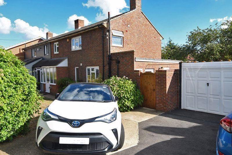 Heath Road, Maidstone 3 bed semidetached house £1,900 pcm (£438 pw)