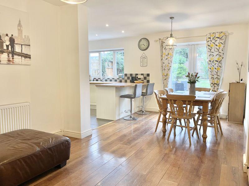 Springfield Crescent, Sutton Coldfield 3 bed semidetached house £350,000