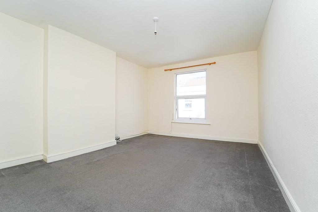 Cross Street, BurnhamonSea, TA8 2 bed apartment £129,950