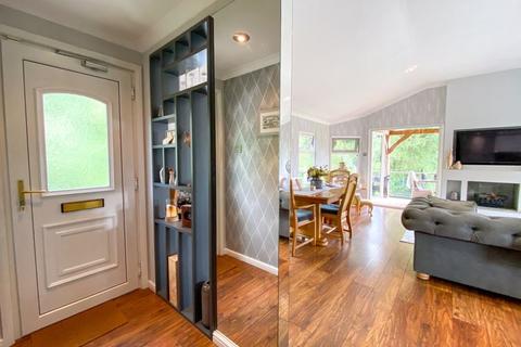 2 bedroom lodge for sale - Somerford, Congleton