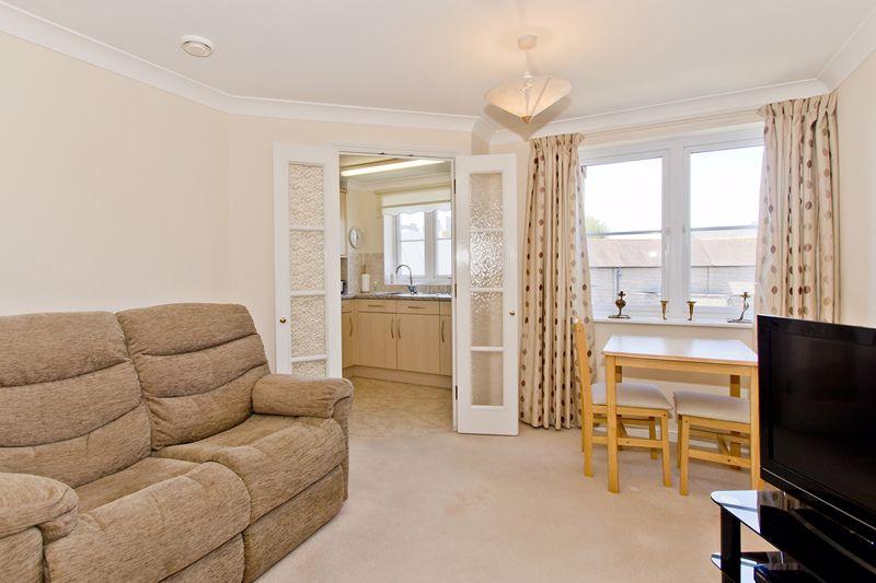 Living Room pic3