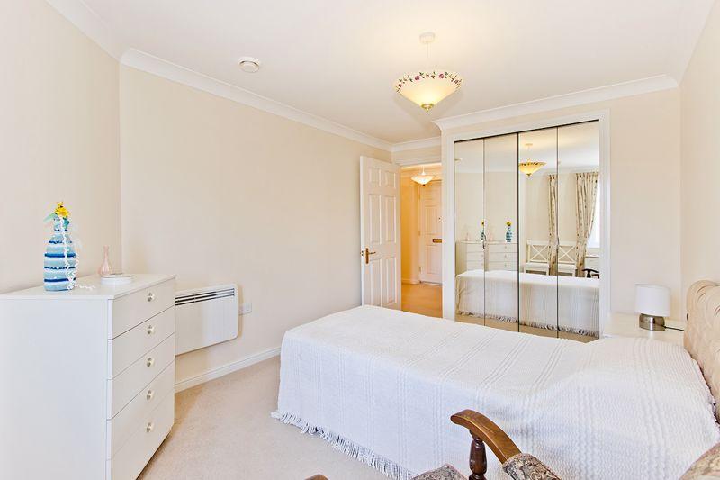 Master Bedroom pic2