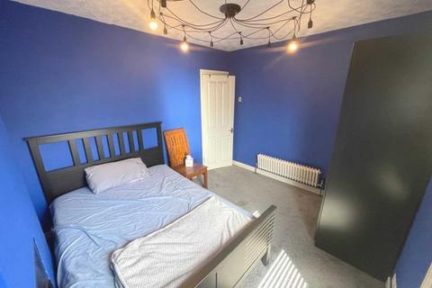 2 bedroom terraced house to rent, Little Street, Reading