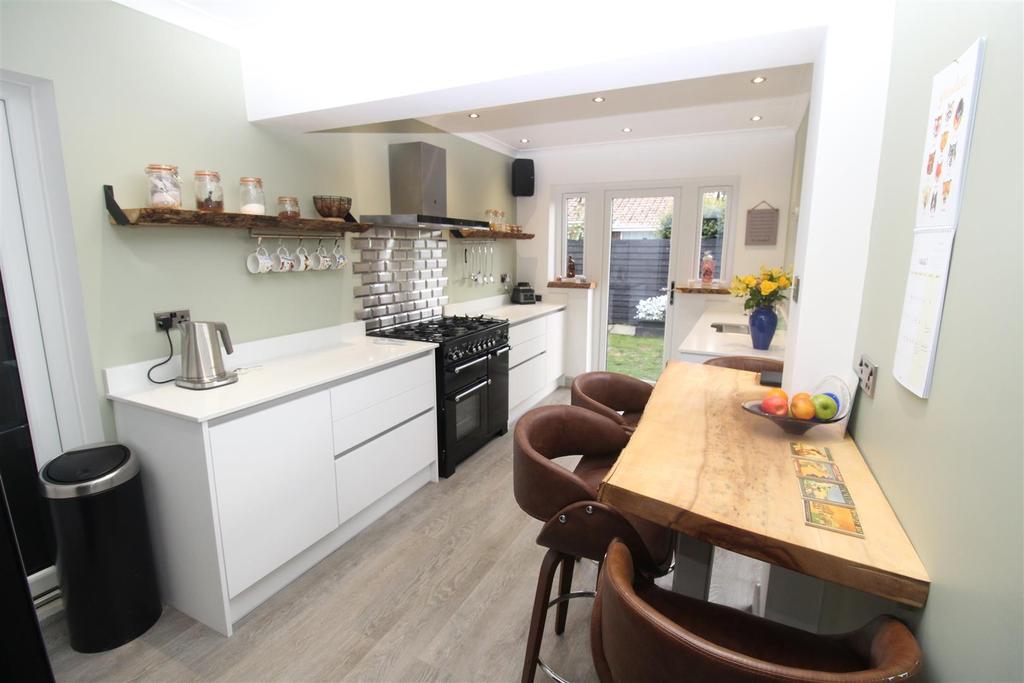 Kitchen 1.JPG