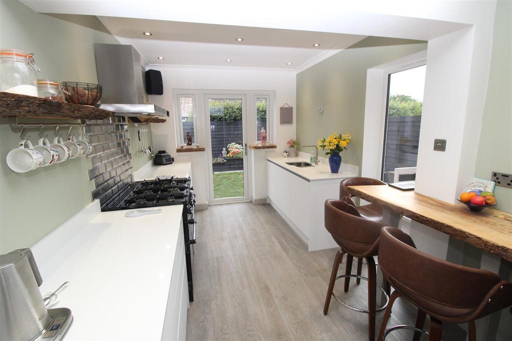 Kitchen 2.JPG