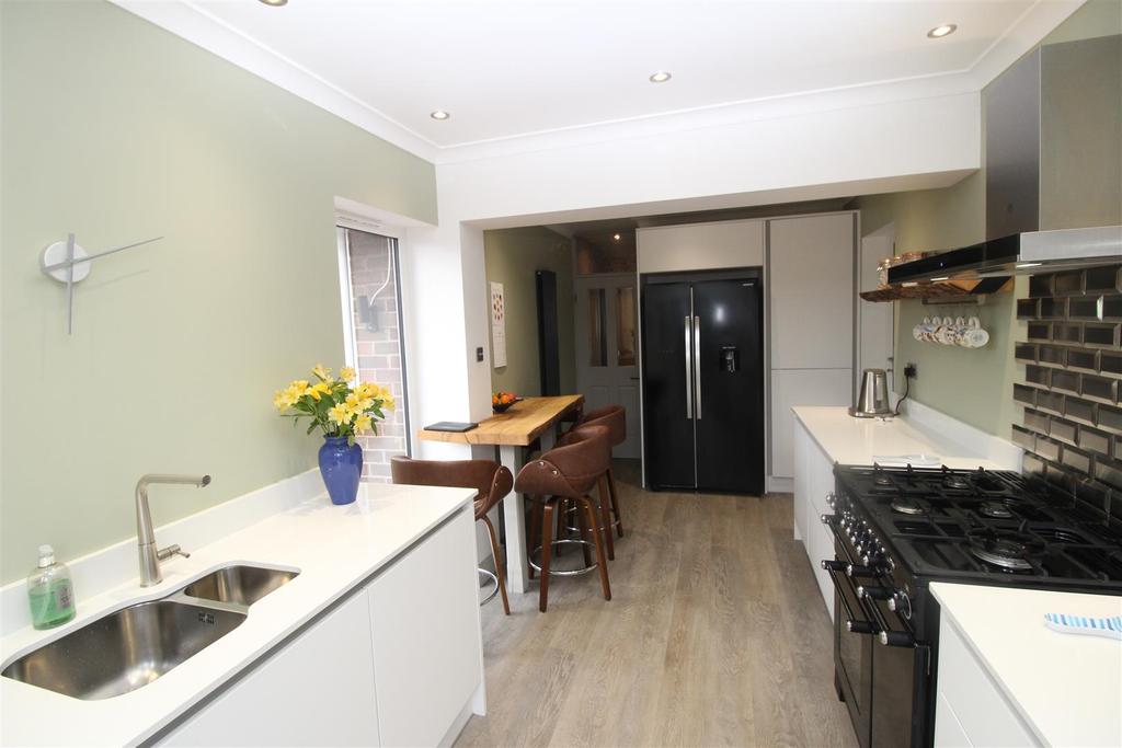 Kitchen 3.JPG