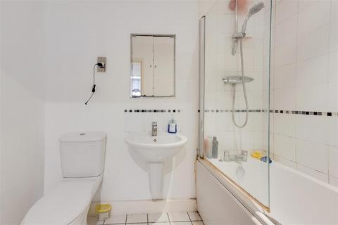 1 bedroom apartment for sale, Capital East Apartments, Royal Victoria Dock, E16