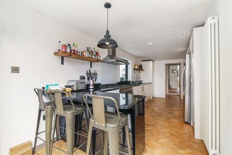 14 Rainbow Street, London, SE5 7TD