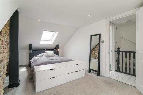 14 Rainbow Street, London, SE5 7TD