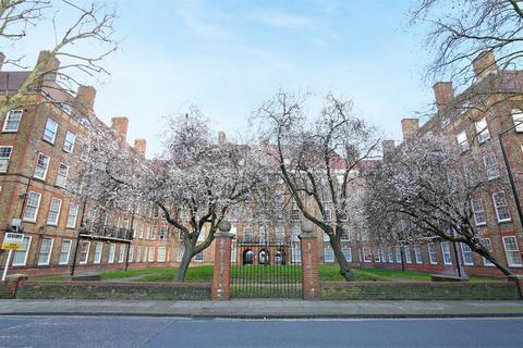 Flat 41, Comber House Comber Grove, London, SE5 0LJ