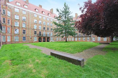 Flat 41, Comber House Comber Grove, London, SE5 0LJ