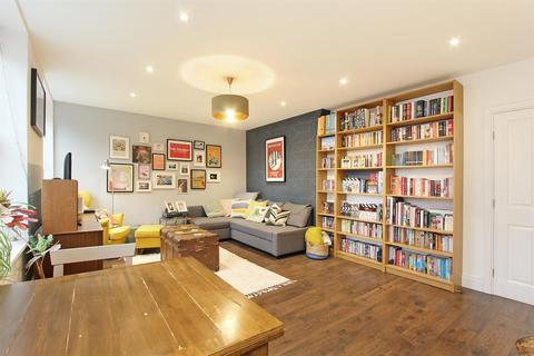 Flat 41, Comber House Comber Grove, London, SE5 0LJ