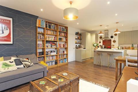 Flat 41, Comber House Comber Grove, London, SE5 0LJ