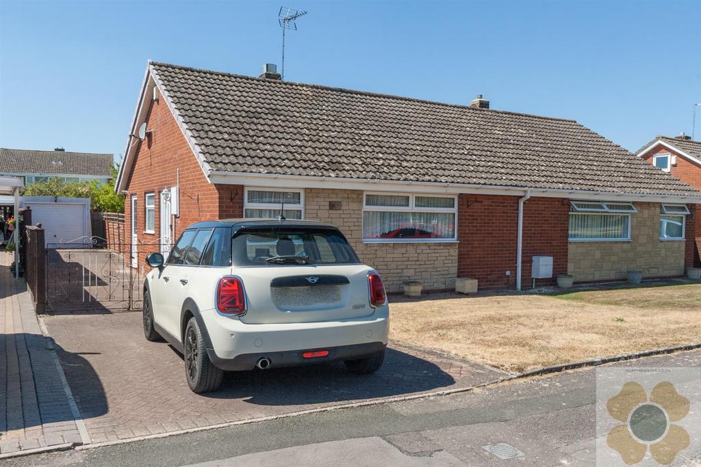 Swallowdale, Covingham Swindon SN3 5 2 bed semidetached house for sale
