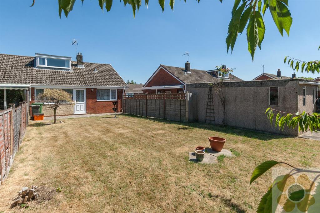 Swallowdale, Covingham Swindon SN3 5 2 bed semidetached house for sale