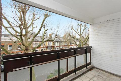 Flat 34, Dighton Court John Ruskin Street, London, SE5 0PR